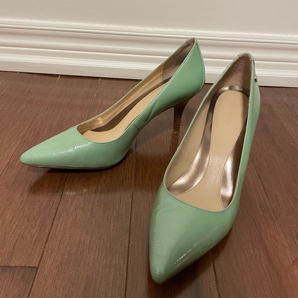 Pastel Mint Green High Heel Shoes with Pointed Toe and Medium Height - Picture 2 of 5